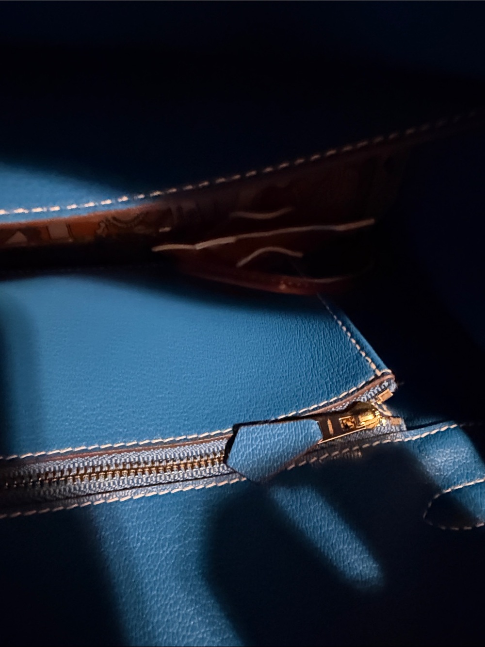 Barenia leather with contrast white stitching - Picture 11 of 17